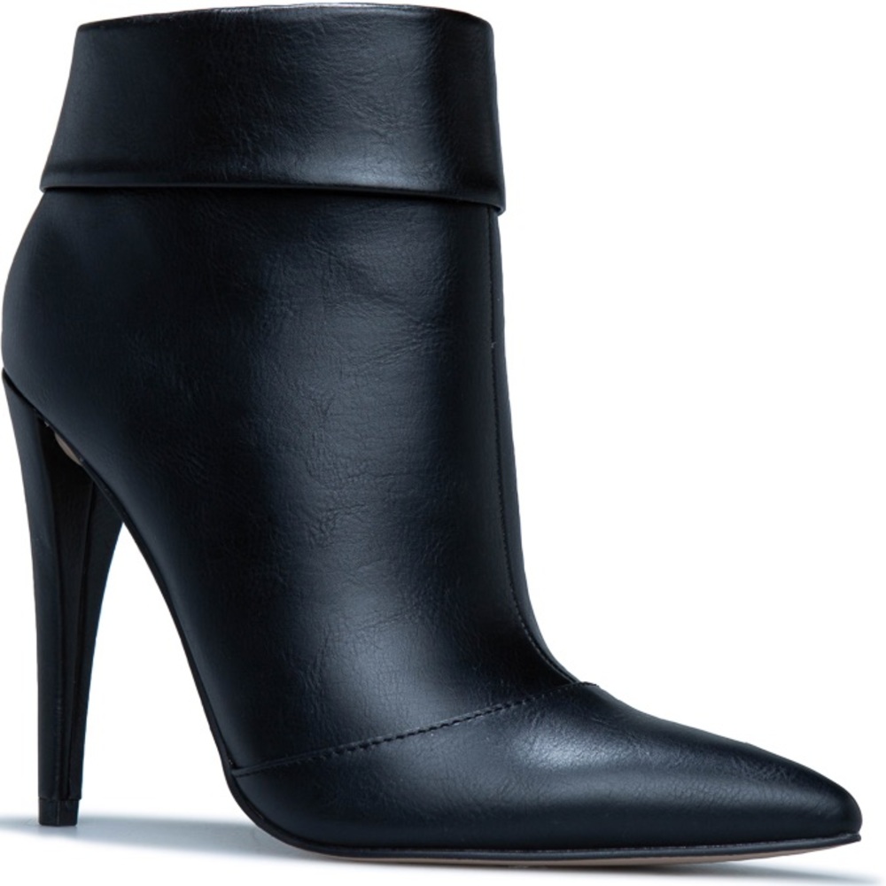 Black heel bootie